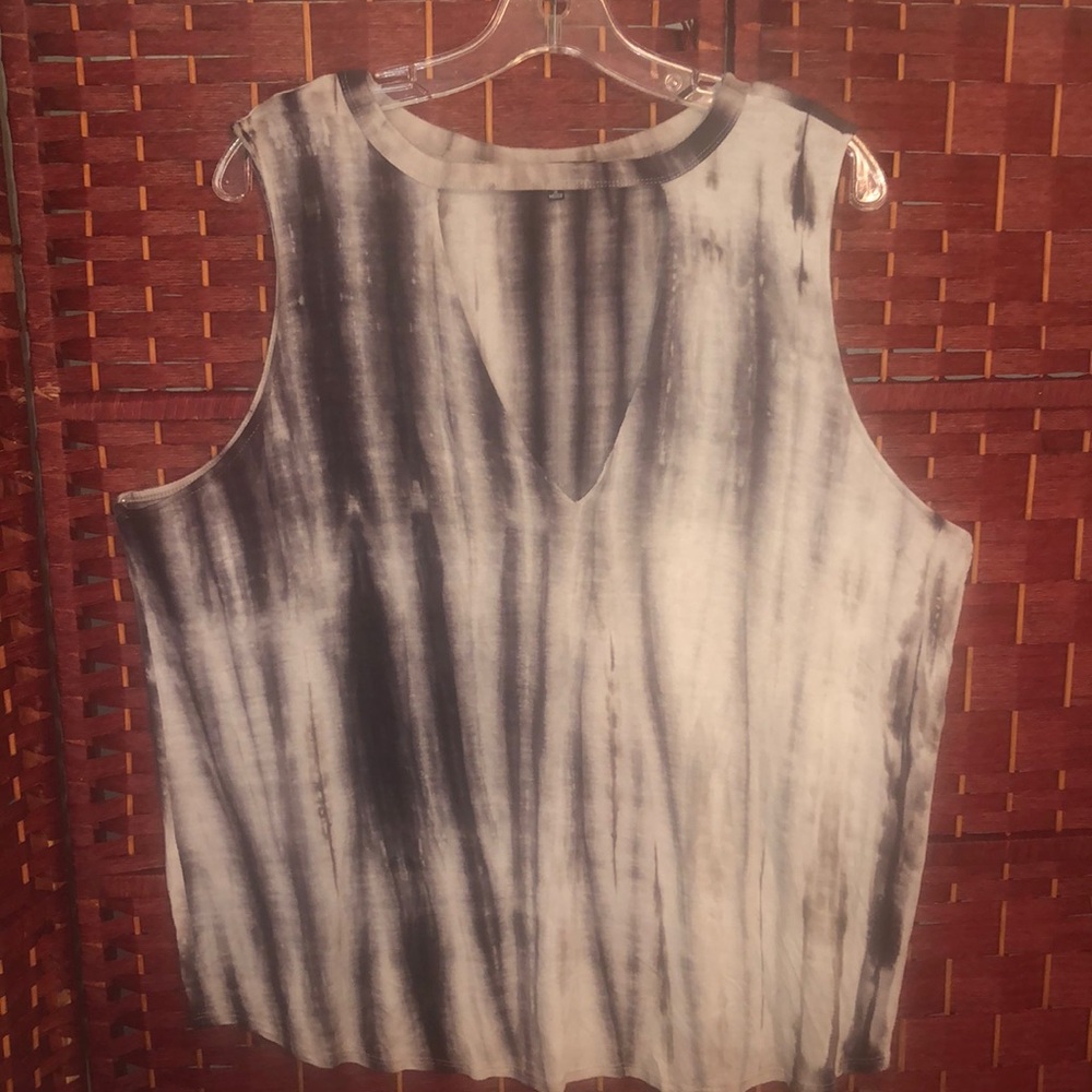 Tie-Dye Sleeveless Top - Black and White